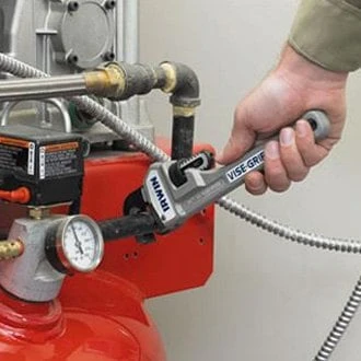 IRWIN® 2074118 - Vise-Grip™ 2-1/2" X 18" Serrated Jaws Aluminum Straight Pipe Wrench 4 IRWIN® 2074118 - Vise-Grip™ 2-1/2" X 18" Serrated Jaws Aluminum Straight Pipe Wrench - Image 2